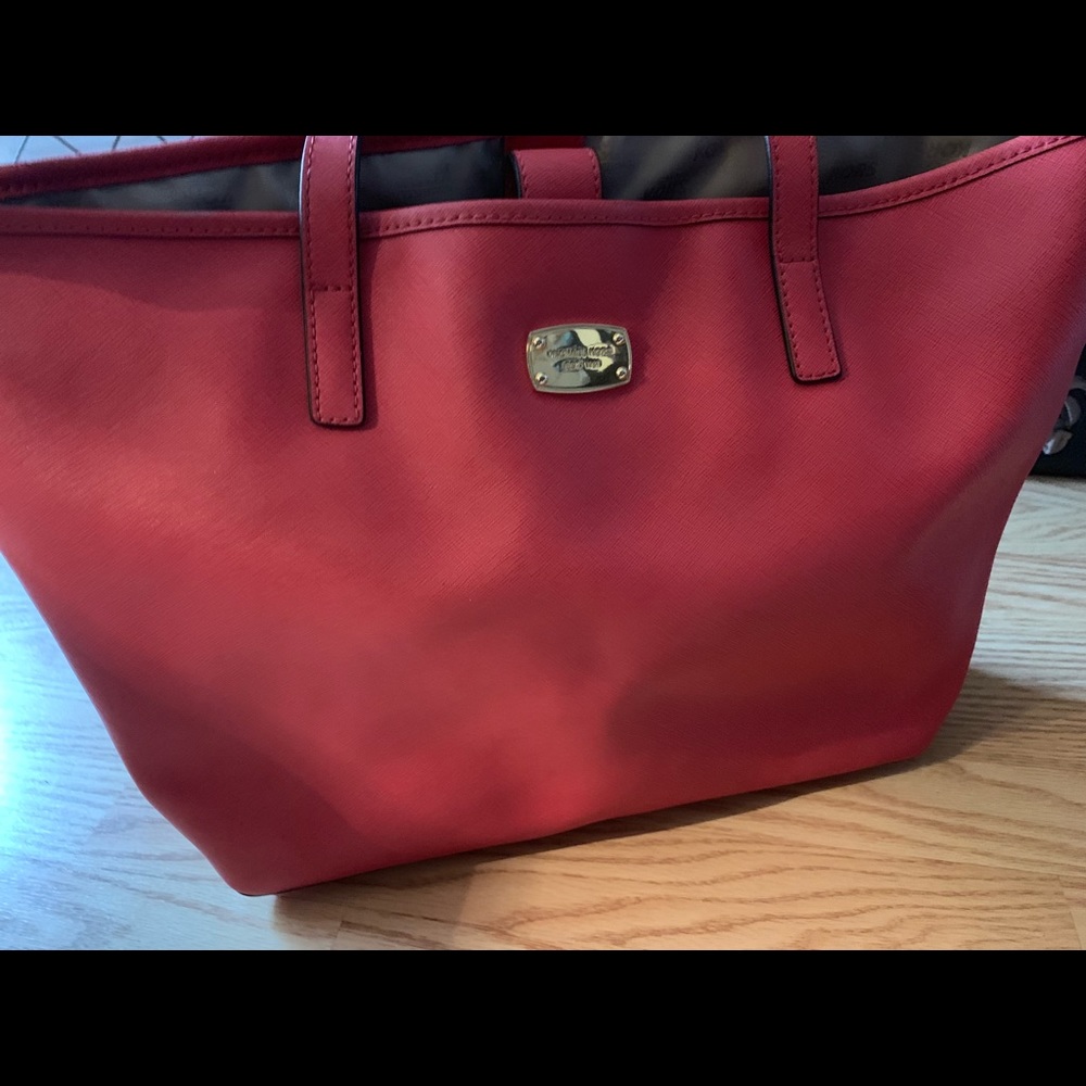 Micheal Kors Coral Tote
